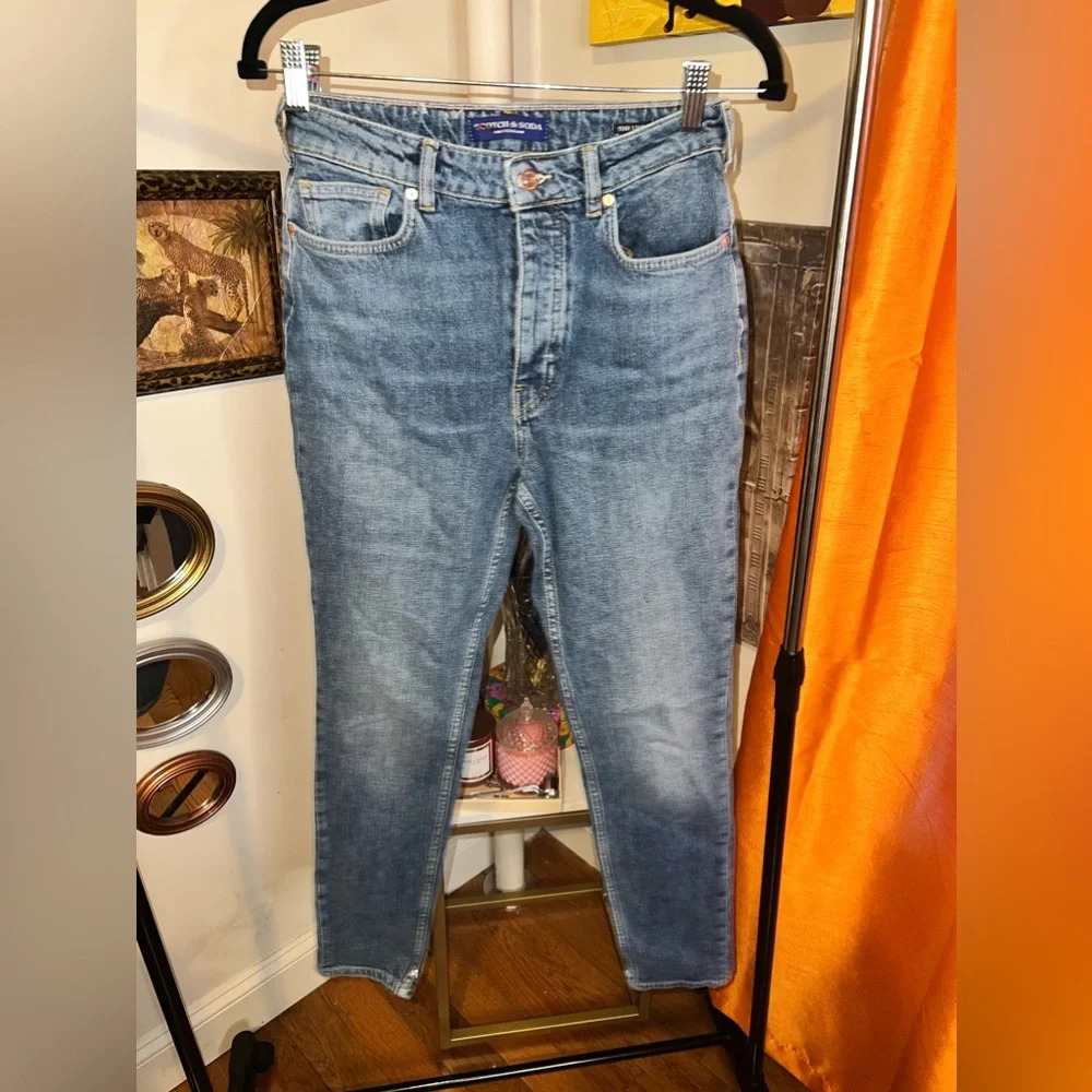 Women’s High-Rise Straight Leg Jeans in Light Blue